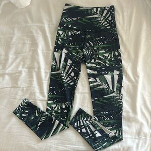 Beyond Yoga Leggings | Beyond Yoga Lux Palm Tree Tropical Print Pattern | M